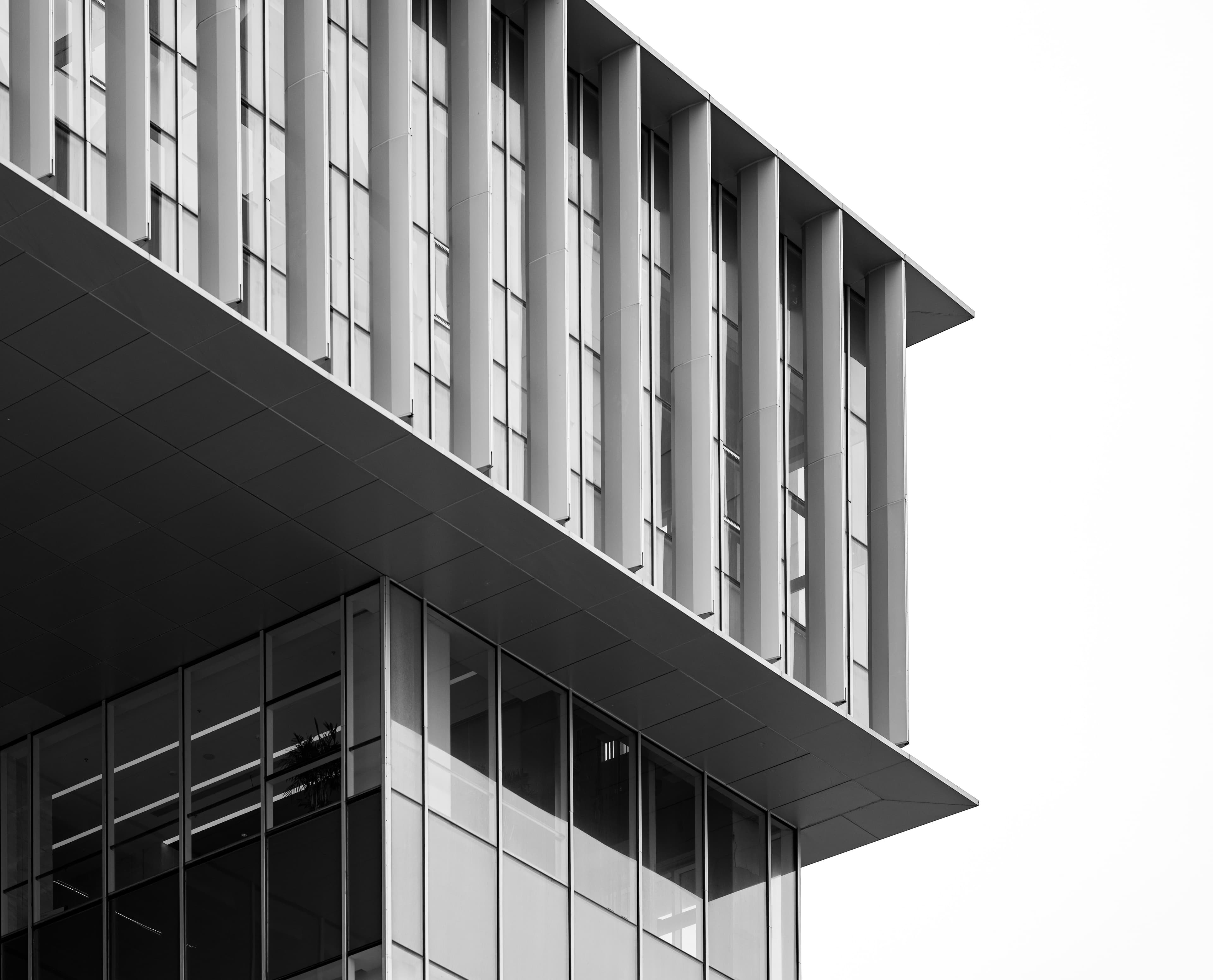 Détail de façade aluminium, précision de fabrication