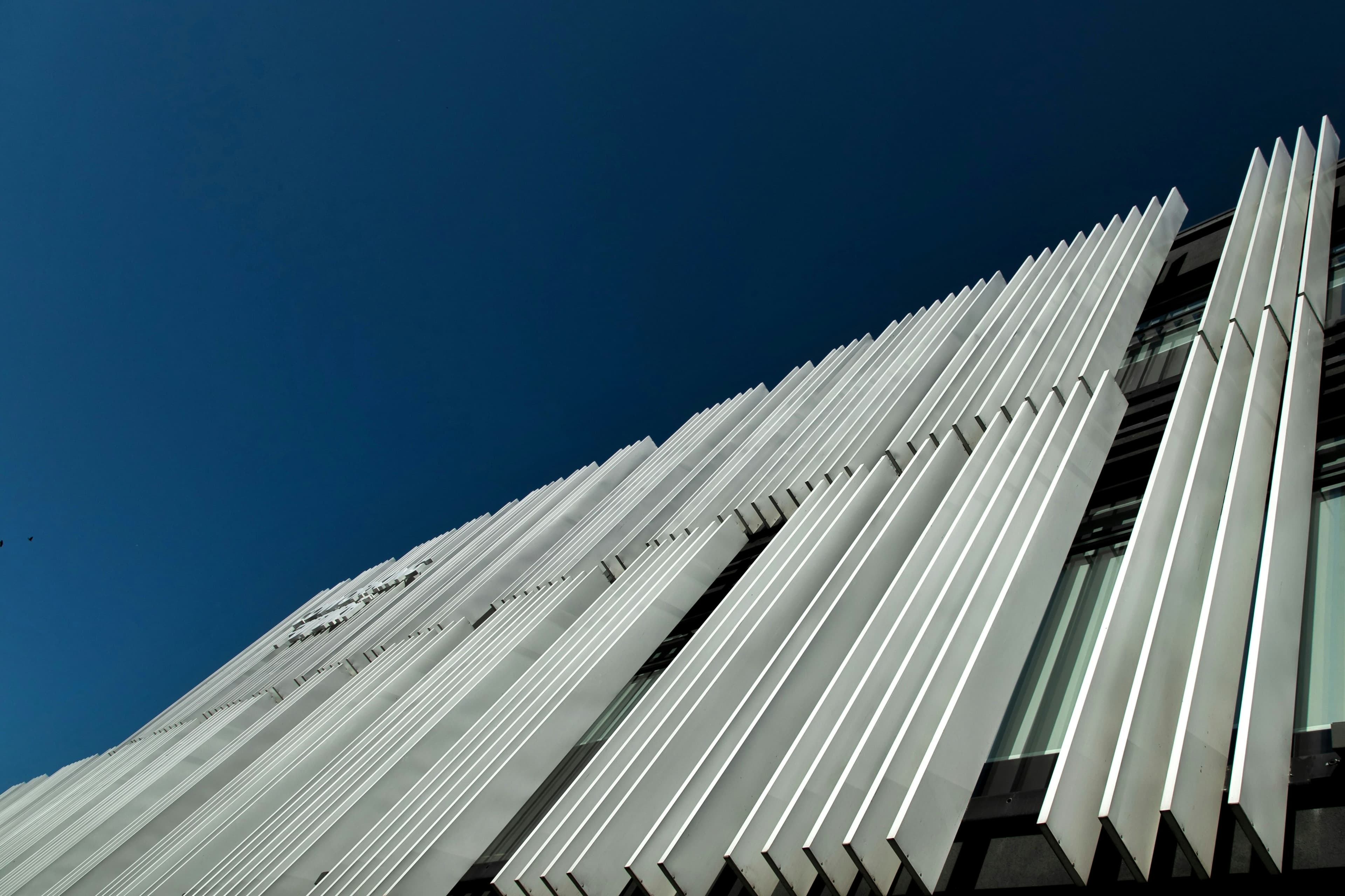 Profilés aluminium en stock, matière première de l'atelier SIAL
